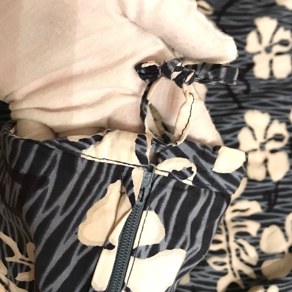 Island Skirt. Side Slits. Blue & White Hawaiian Design. Like s size 6. GUC - Picture 7 of 13